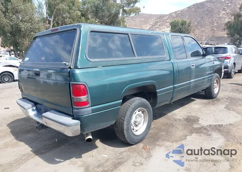 2000 Dodge Ram 1500 St z USA, uszkodzony, nr VIN 3B7HC13Y1YG106661